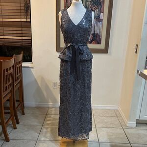 XSCAPE Elegant Silver/Gray Lace Shimmer Sleeveless Gown Size 8